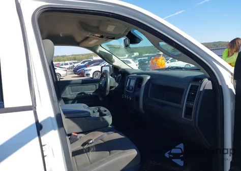 2015 Ram 1500 Express z USA, uszkodzony, nr VIN 1C6RR6KT9FS668908